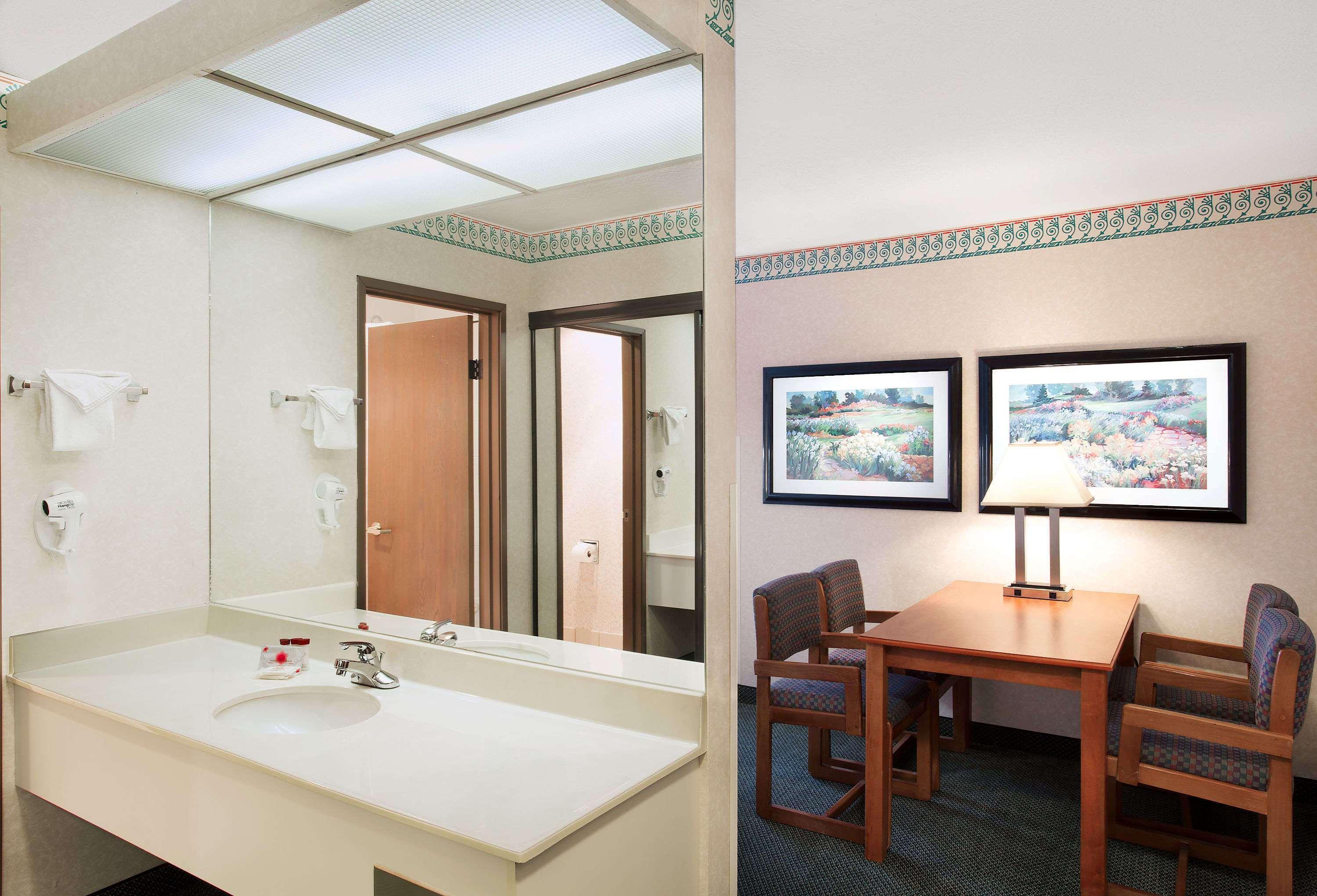 Surestay Plus Hotel By Best Western Price Exterior foto
