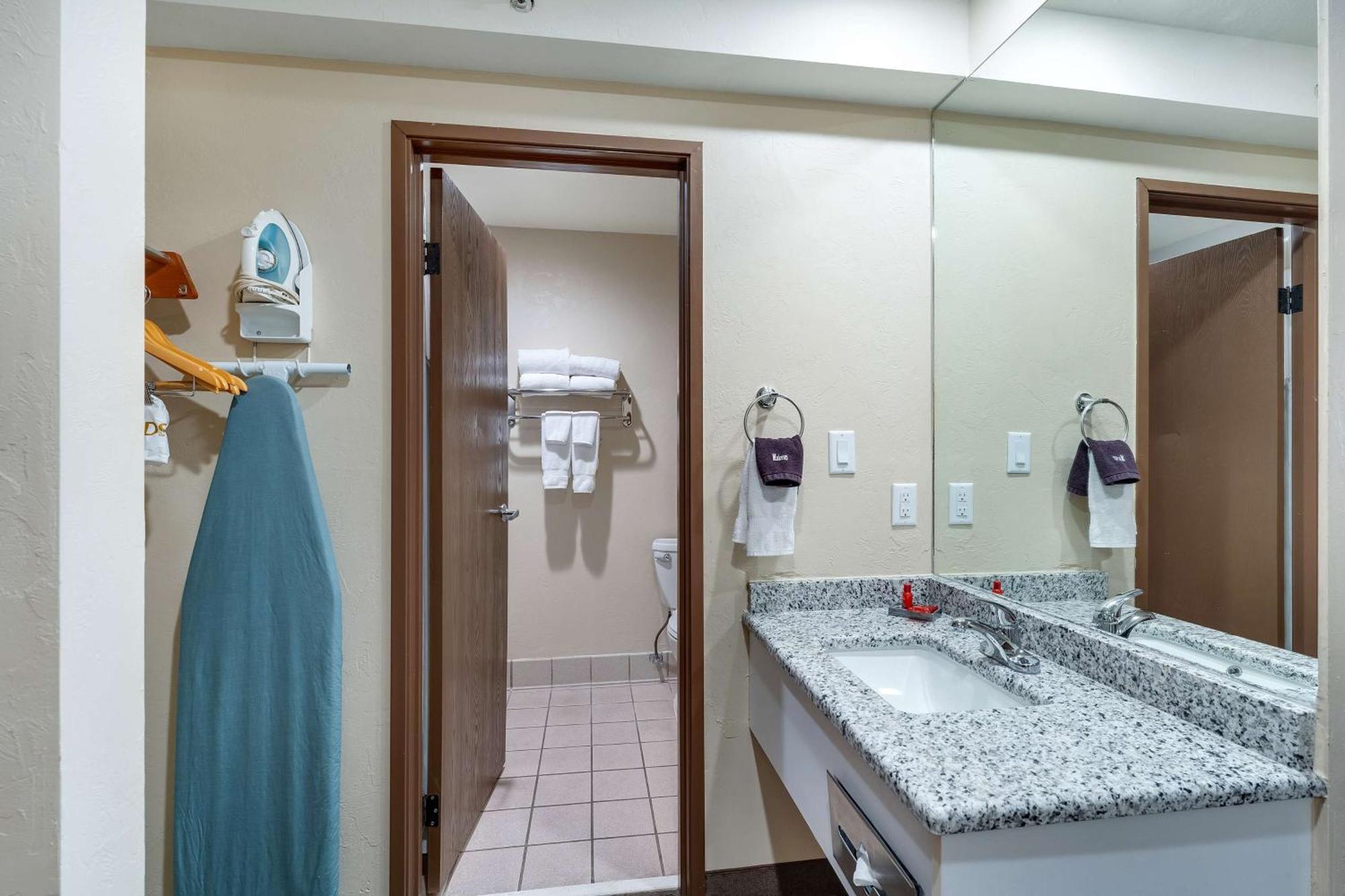 Surestay Plus Hotel By Best Western Price Exterior foto